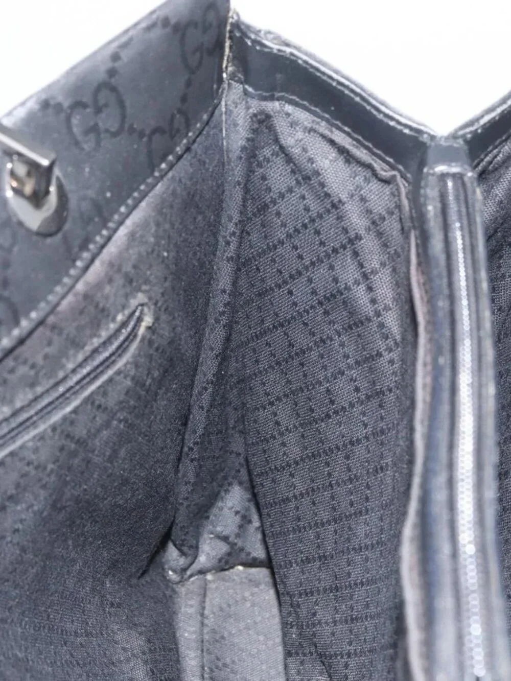 Gucci brand	gucci color	black